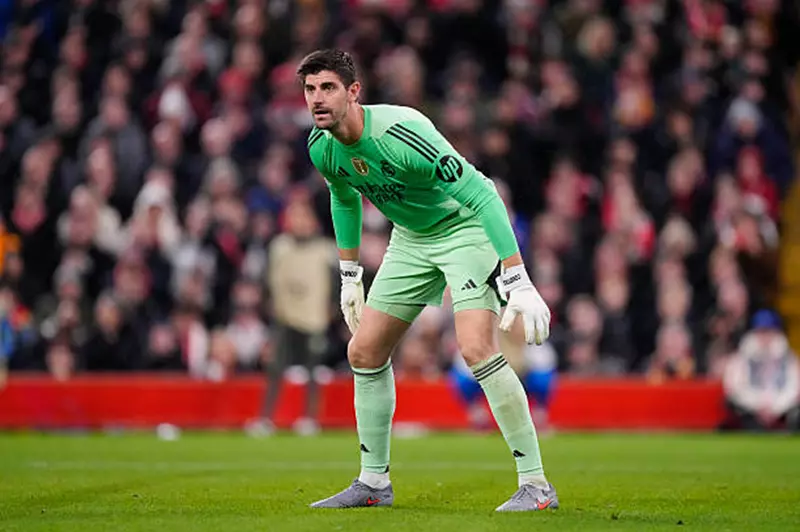 أين يقع لقاء ليفربول بين الأفضل لكورتوا مع ريال مدريد؟